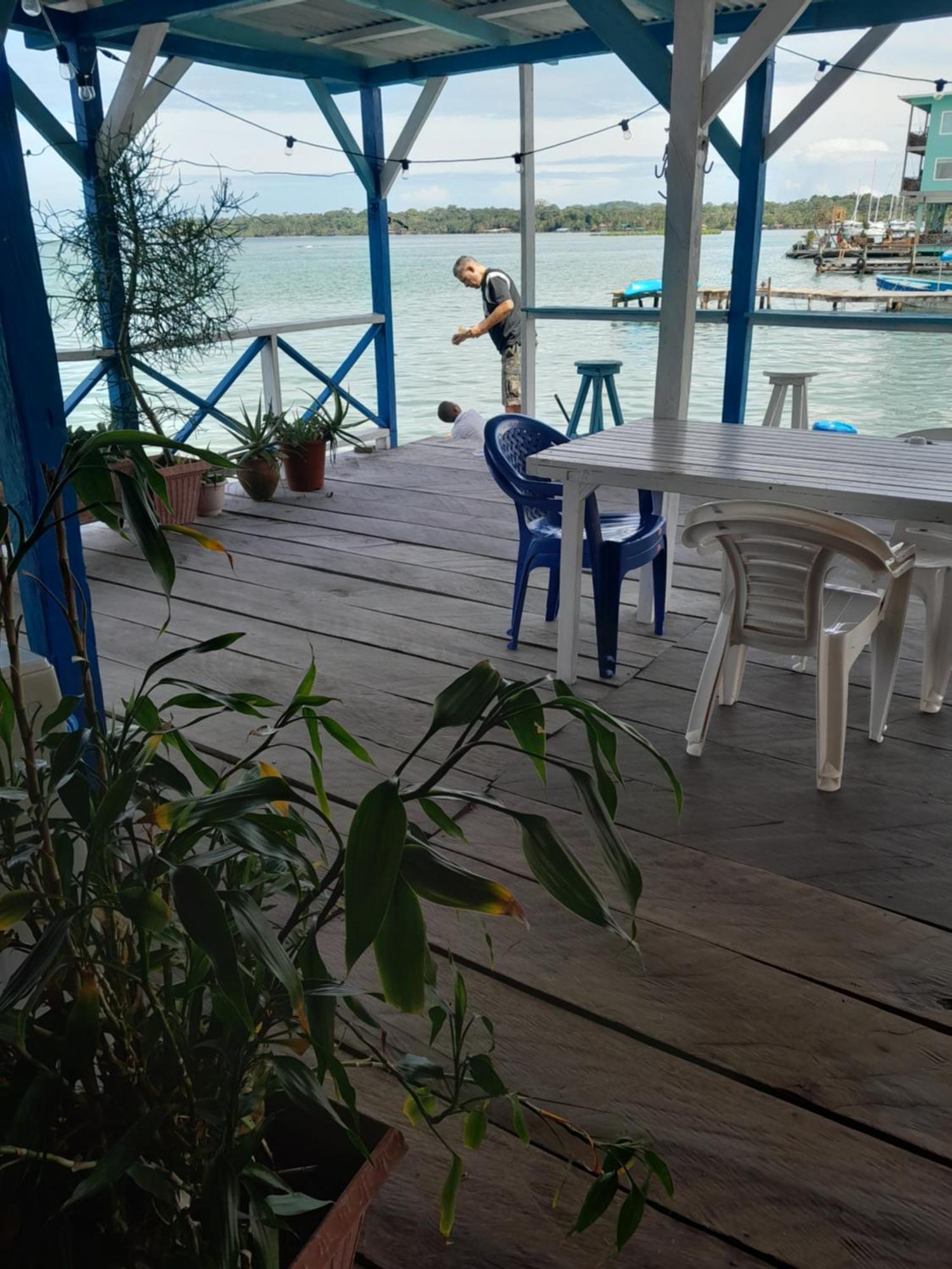 Hostal On The Sea โบกัสทาวน์ ภายนอก รูปภาพ