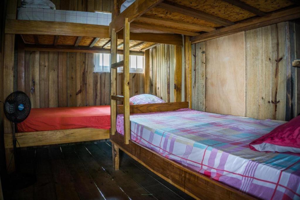 Hostal On The Sea โบกัสทาวน์ ภายนอก รูปภาพ